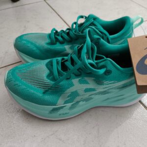 Tênis ASICS Superblast 2 - Unissex - Verde/Azul N. 36.5